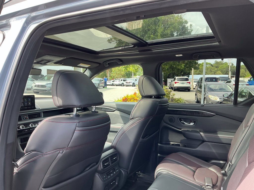Certified 2025 Honda Pilot Black Edition image 29