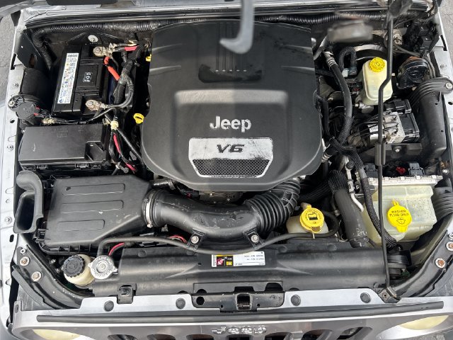 Used 2014 Jeep Wrangler Unlimited Sahara w/ Max Tow Package AWD/4WD image 20