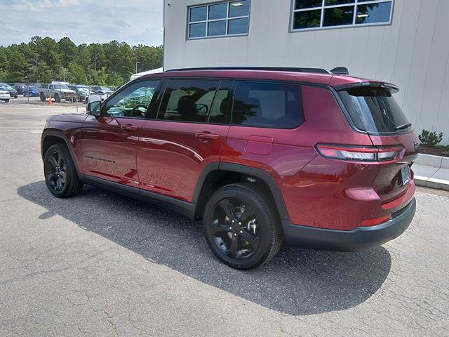 Used 2025 Jeep Grand Cherokee L Altitude RWD image 5