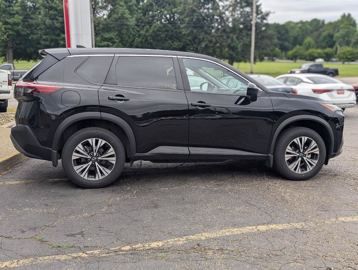 Used 2023 Nissan Rogue SV AWD/4WD image 9