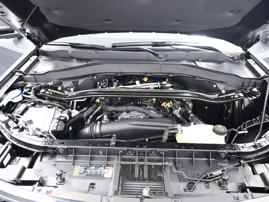 Used 2025 Ford Explorer ST-Line w/ Premium Package image 33