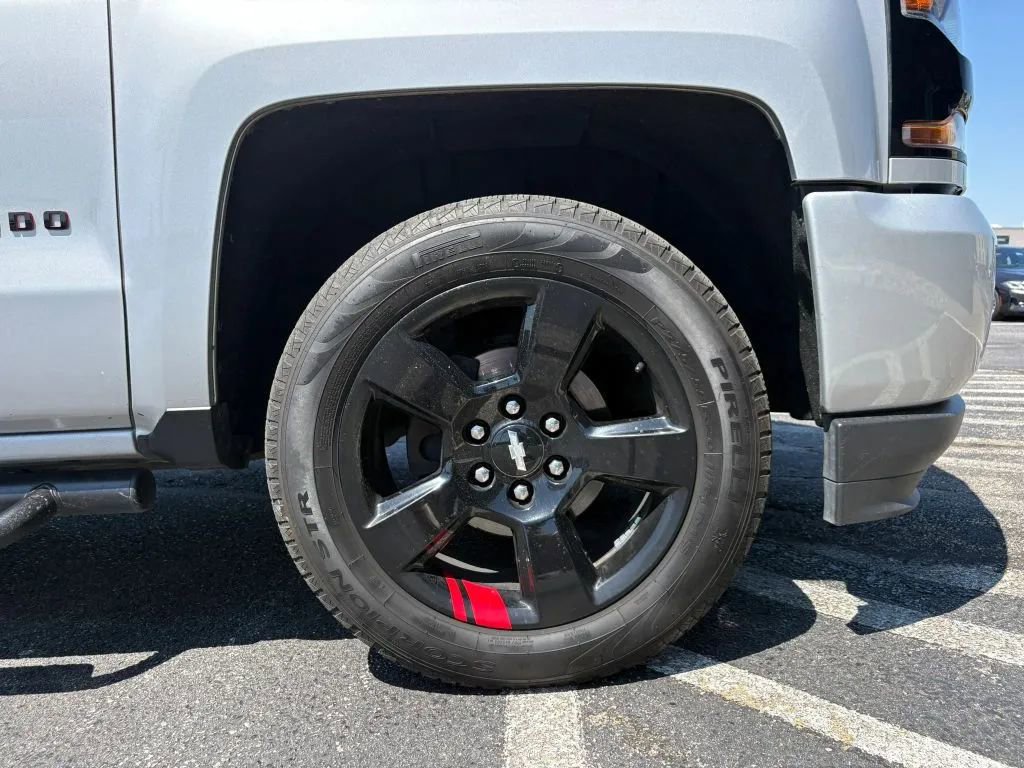 Used 2017 Chevrolet Silverado 1500 LT w/ Redline Edition AWD/4WD image 25