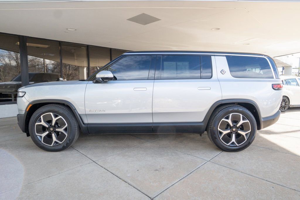 Used 2024 Rivian R1S Adventure image 4
