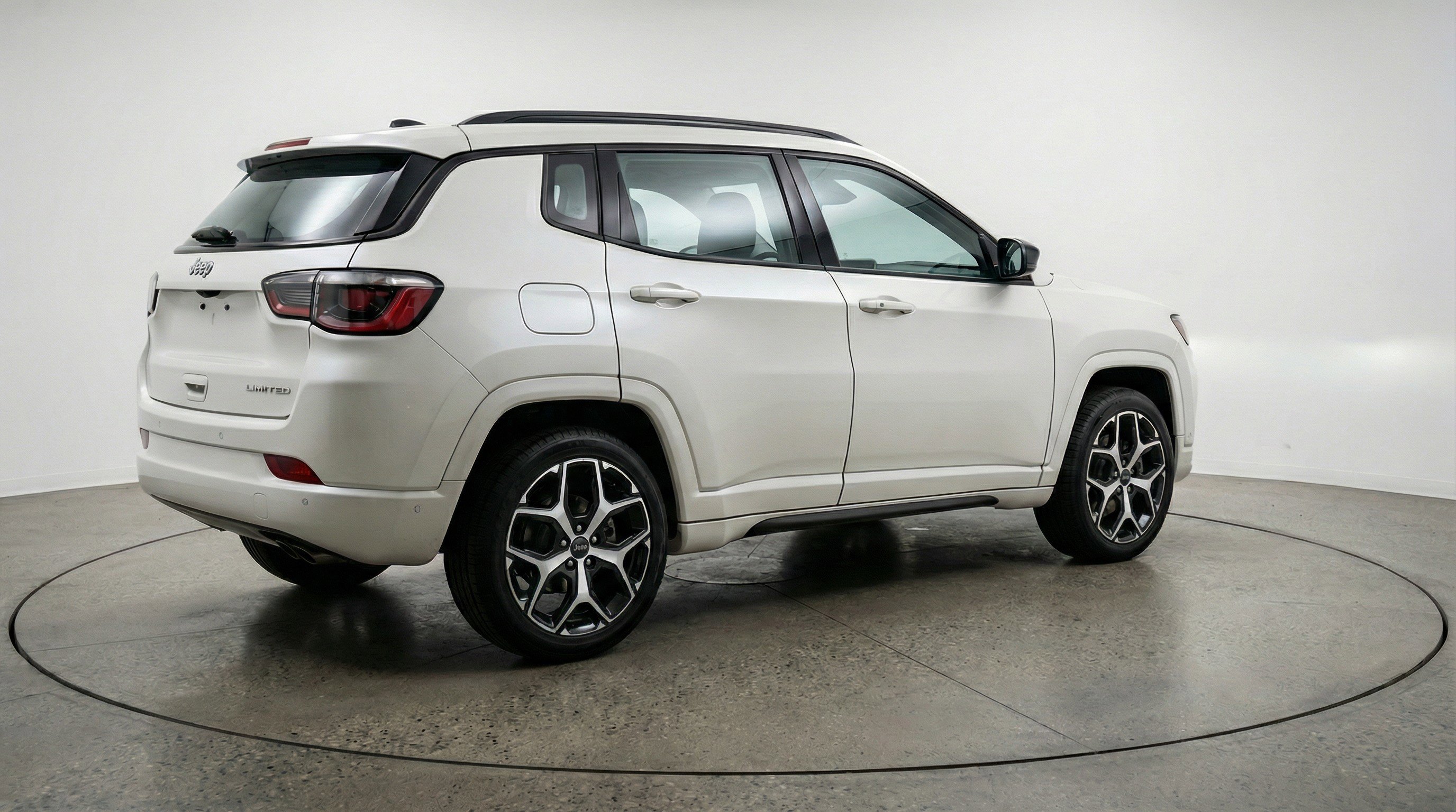 Used 2025 Jeep Compass Limited image 9