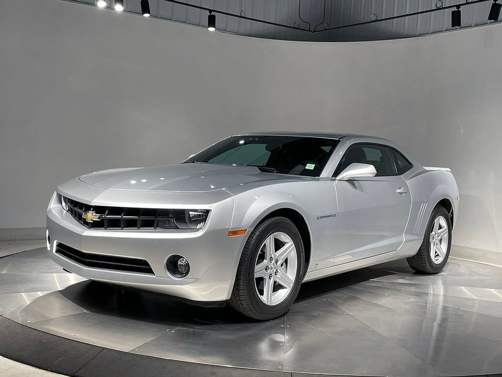 Used 2010 Chevrolet Camaro LT RWD image 2
