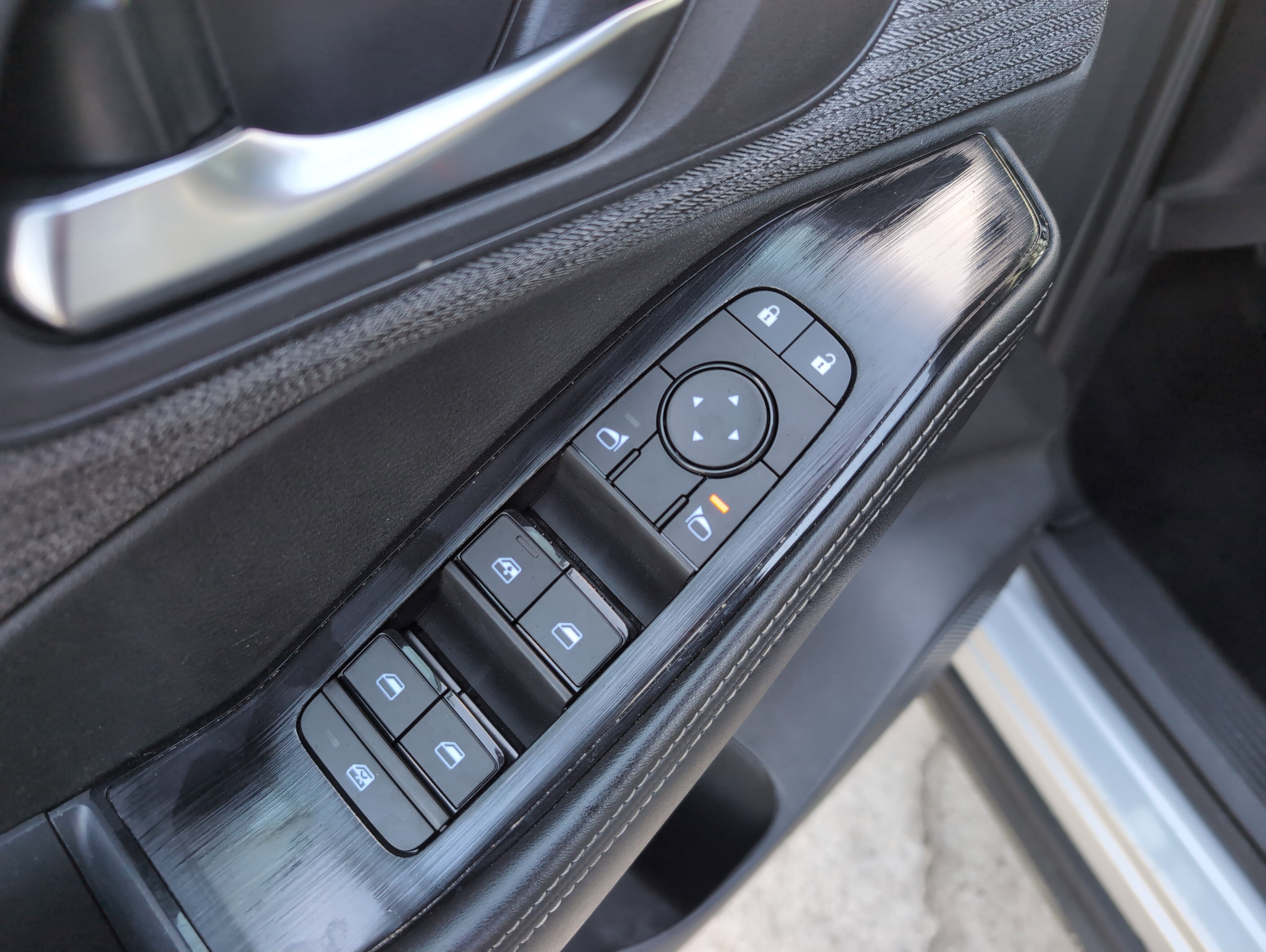 Used 2023 Nissan Rogue SV AWD/4WD image 15