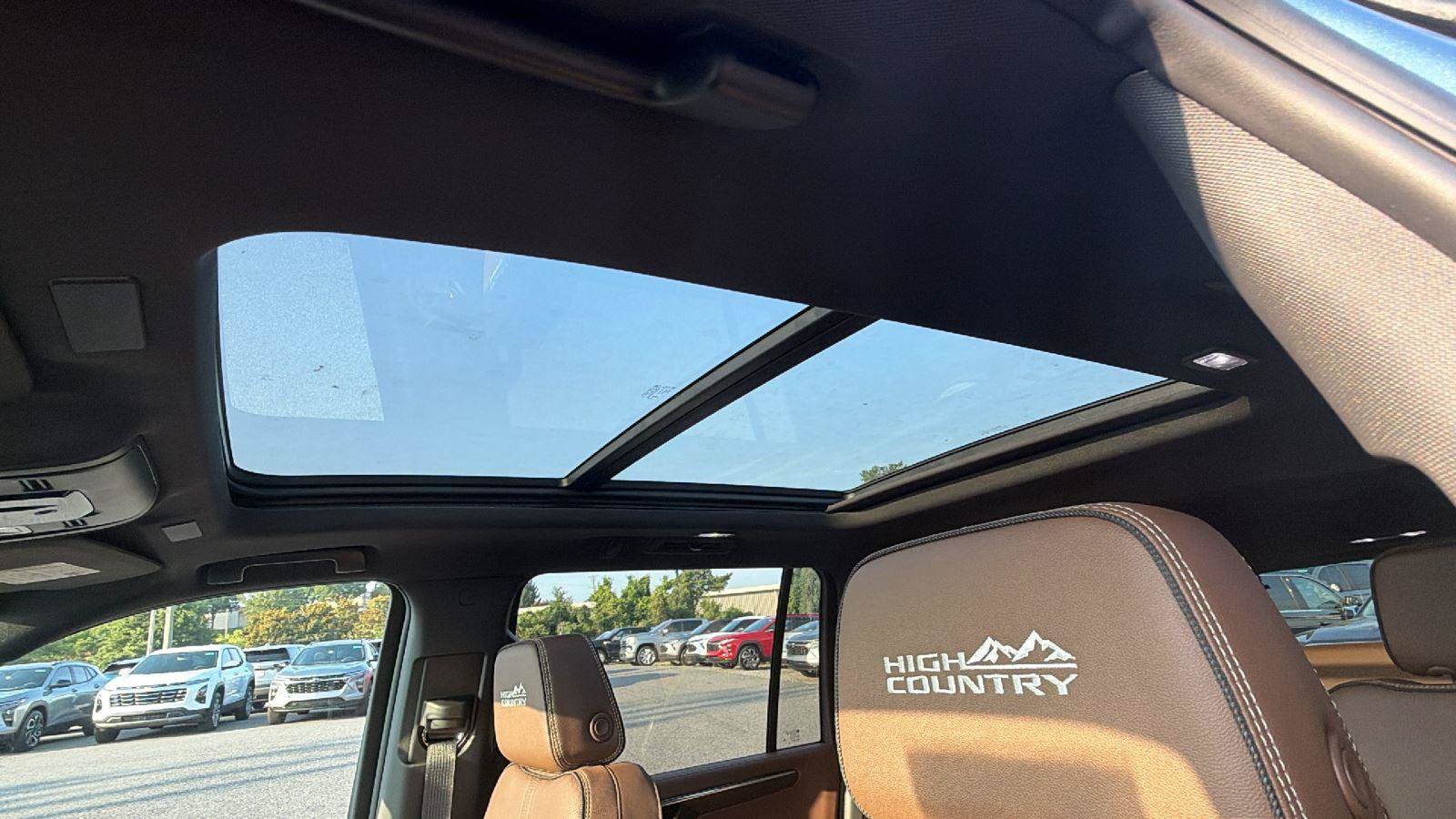 New 2026 Chevrolet Suburban High Country AWD/4WD image 3