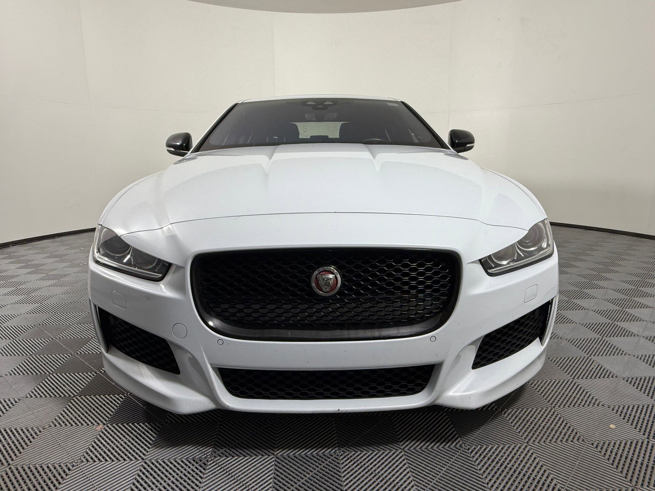 Used 2019 Jaguar XE Landmark Edition image 6