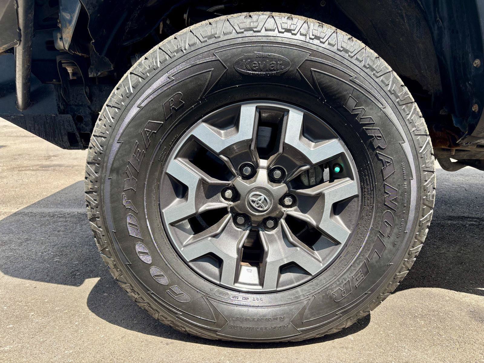 Used 2019 Toyota Tacoma TRD Off-Road AWD/4WD image 17