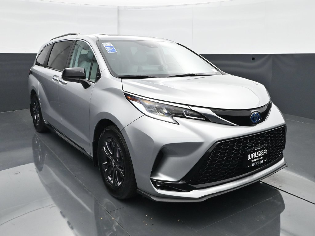 Used 2024 Toyota Sienna XSE AWD/4WD image 11