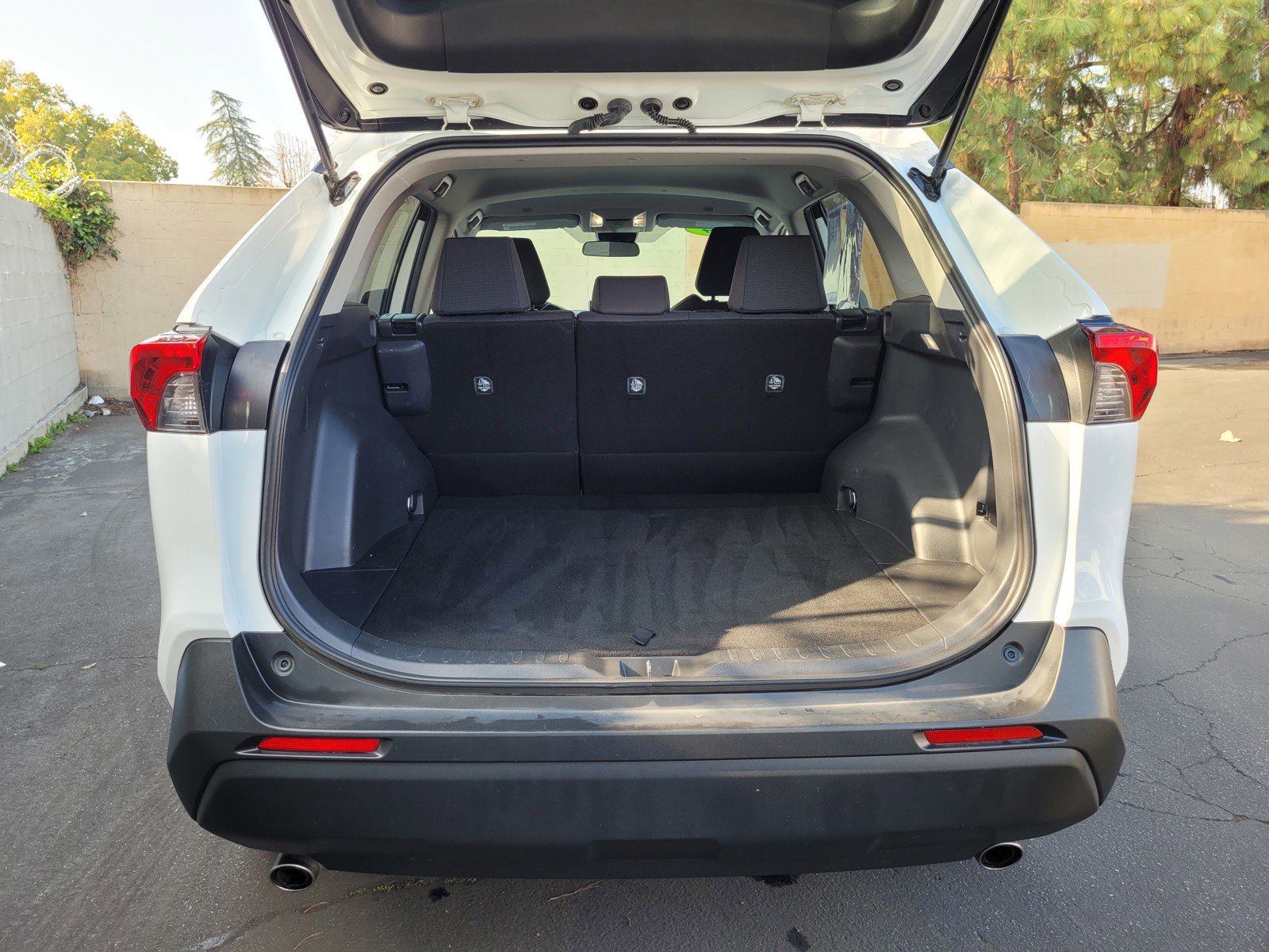 Used 2024 Toyota RAV4 LE image 27