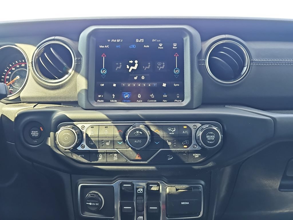 Used 2019 Jeep Wrangler Unlimited Sahara w/ Uconnect 4C Nav & Sound Group AWD/4WD image 24