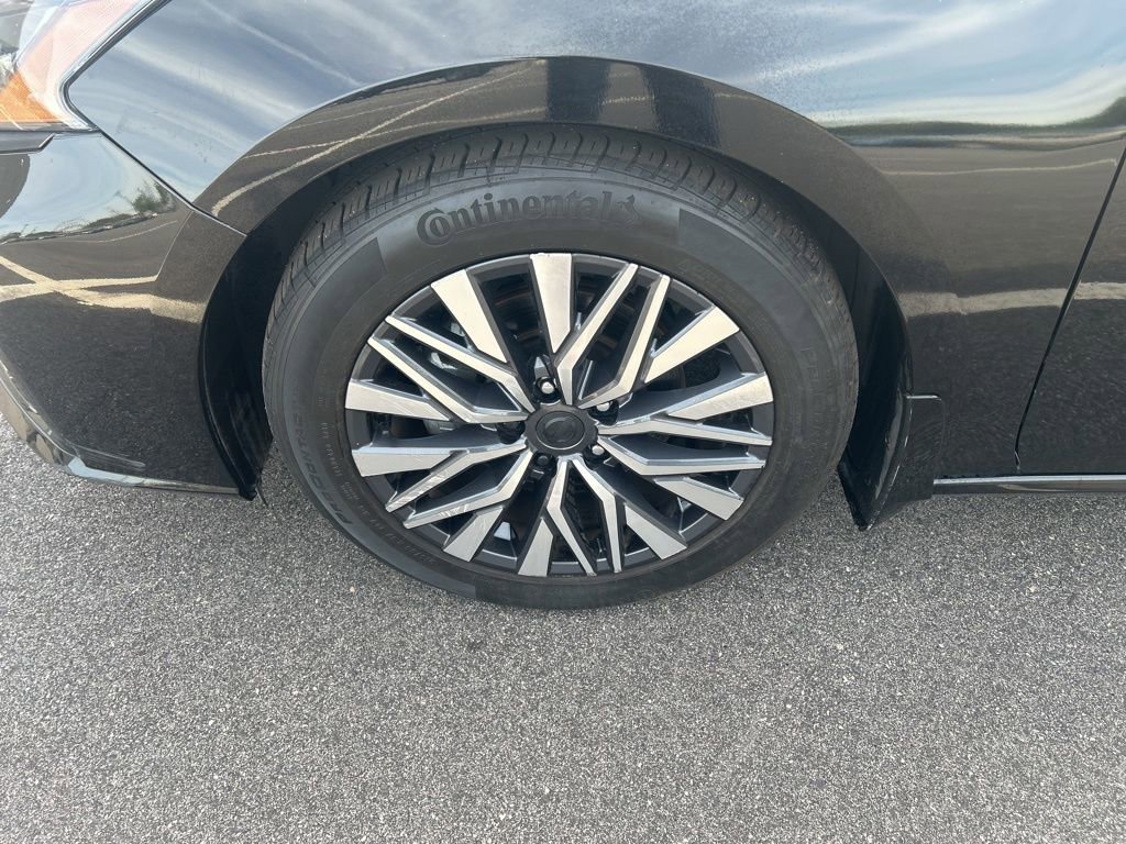 Used 2023 Nissan Altima 2.5 SV w/ SV Premium Package FWD image 9