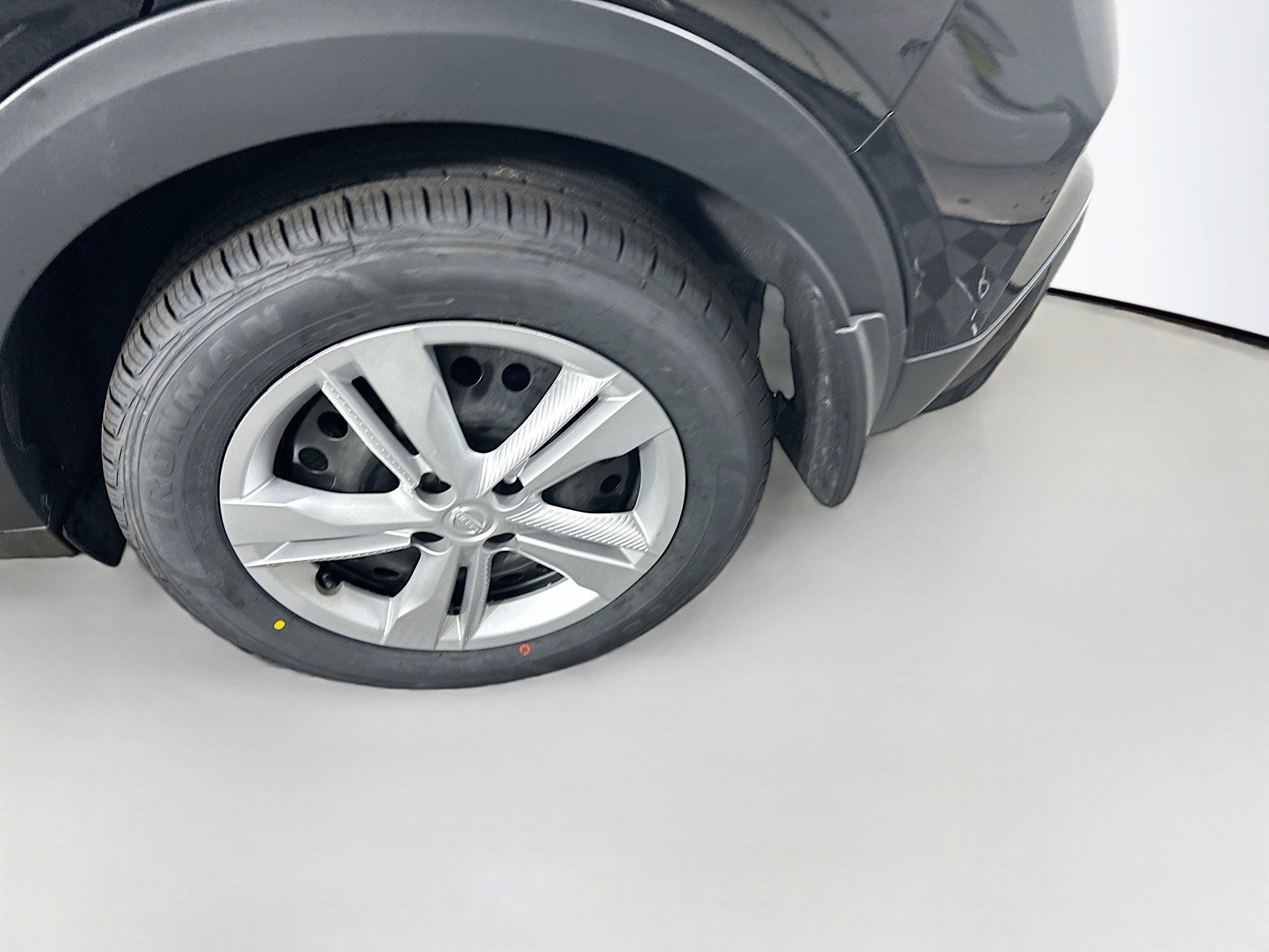 Used 2024 Nissan Kicks S image 11