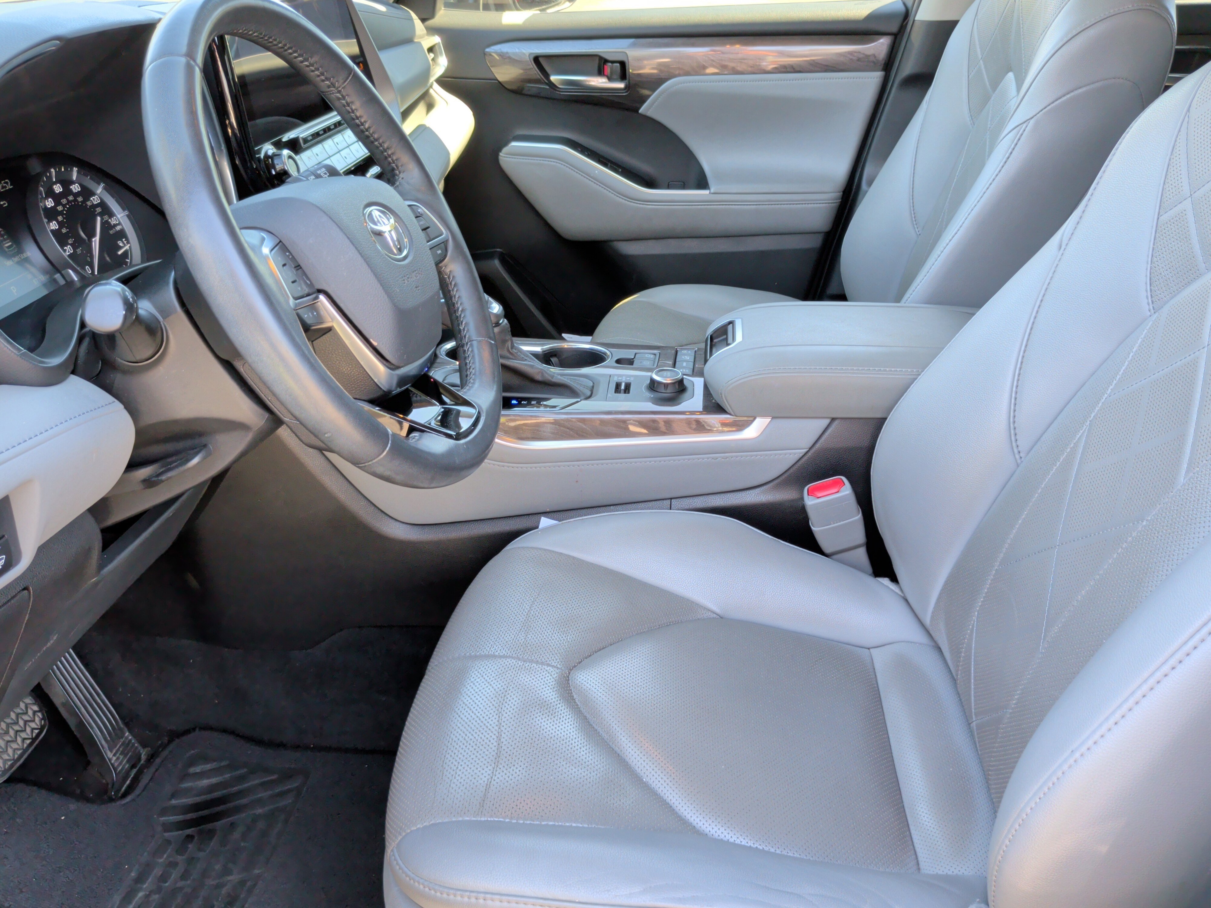 Used 2021 Toyota Highlander Platinum image 25