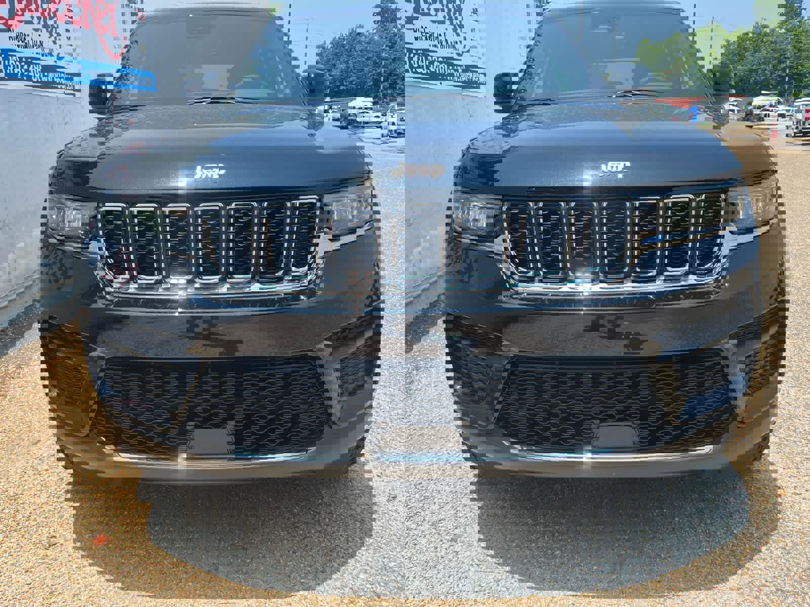 New 2025 Jeep Grand Cherokee Laredo w/ Luxury Tech Group I image 9