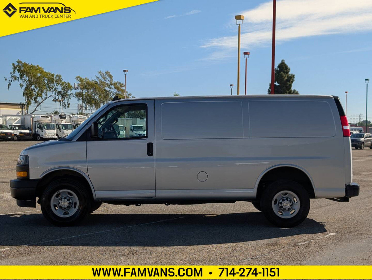Used 2021 Chevrolet Express 2500 w/ Driver Convenience Package image 4