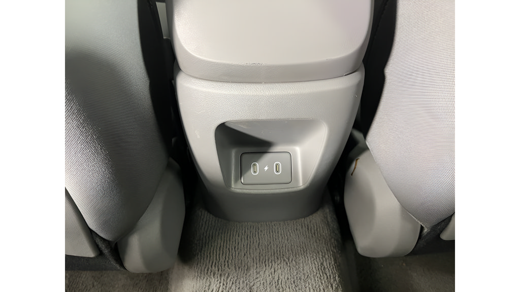 Used 2025 Hyundai Elantra SEL FWD image 25