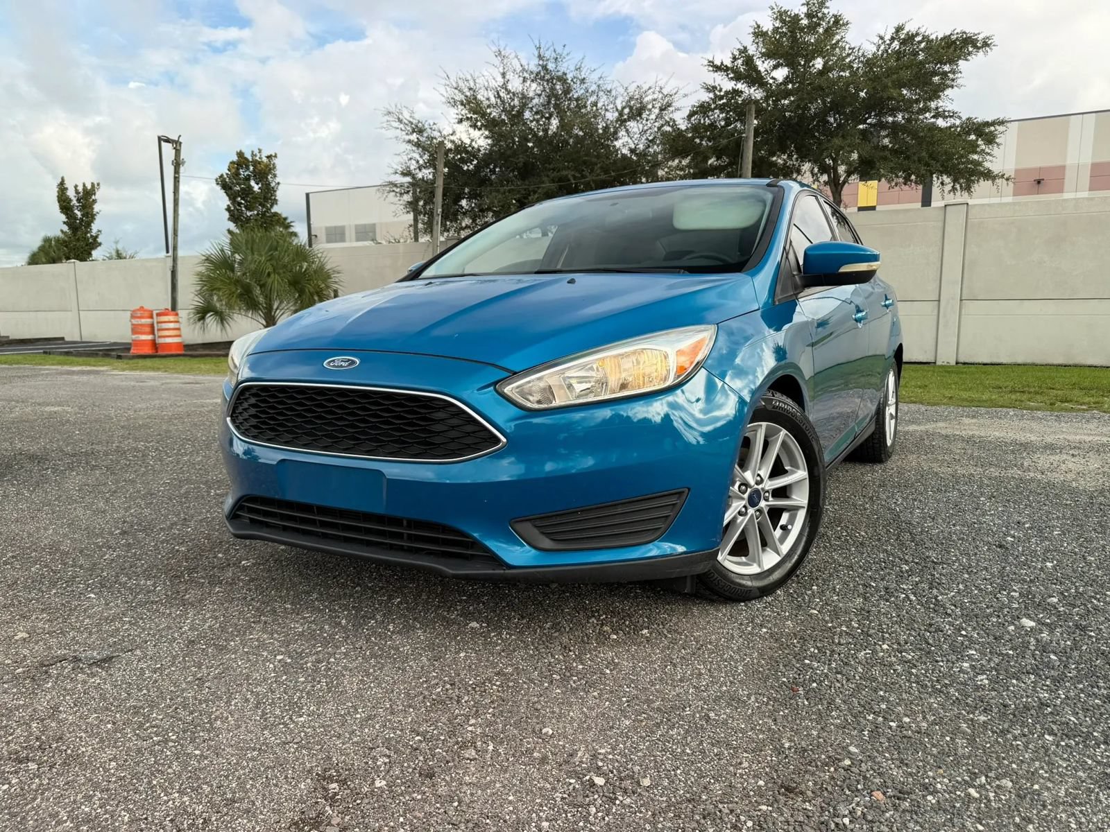 Used 2016 Ford Focus SE w/ Reverse Sensing Package FWD image 1