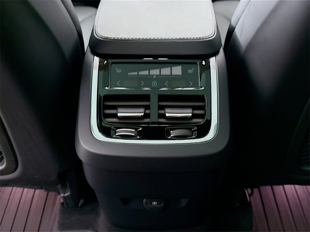 Used 2023 Volvo XC90 B5 Plus w/ Protection Package Premier image 25