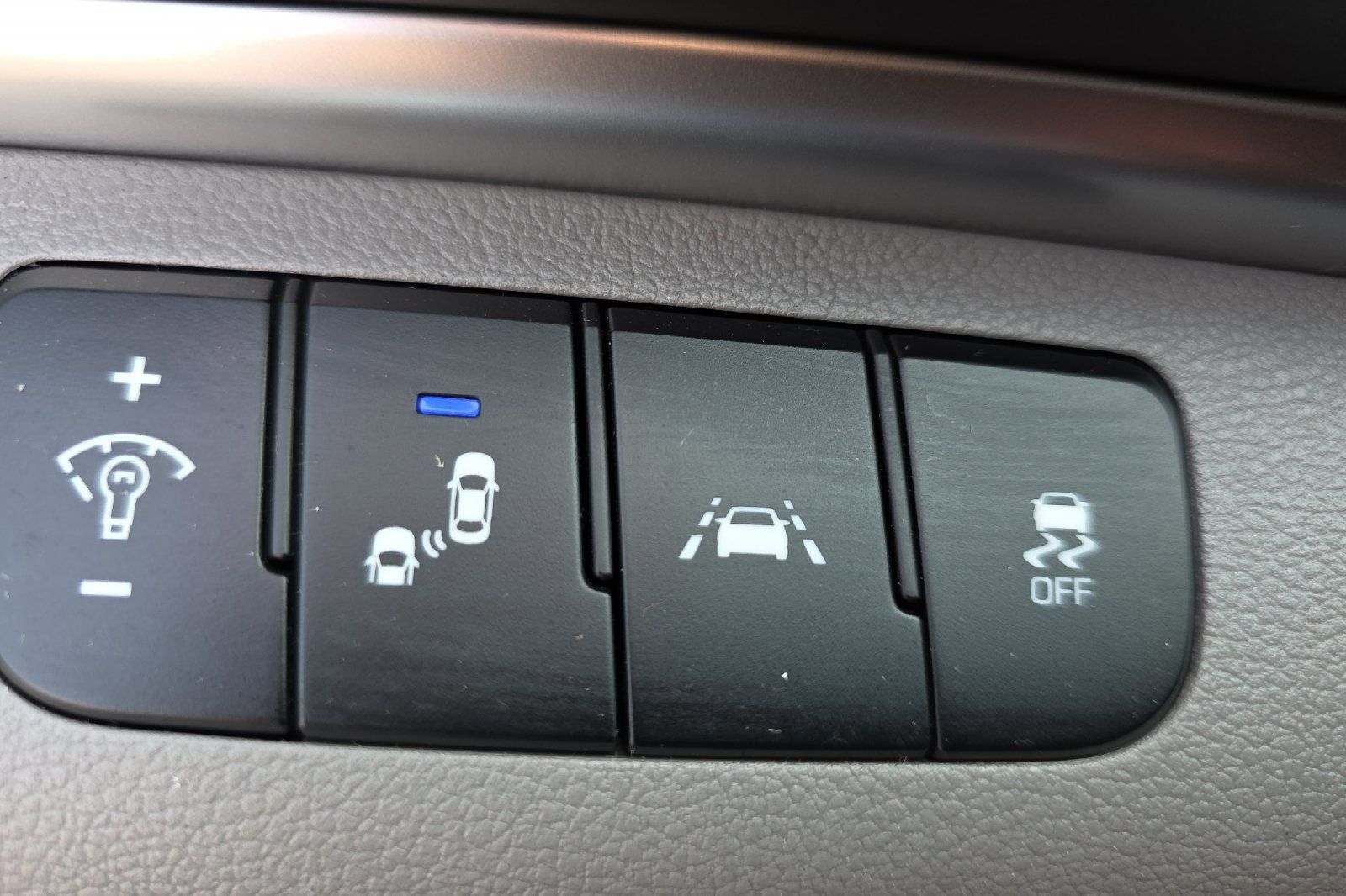 Used 2019 Hyundai Elantra Limited image 28