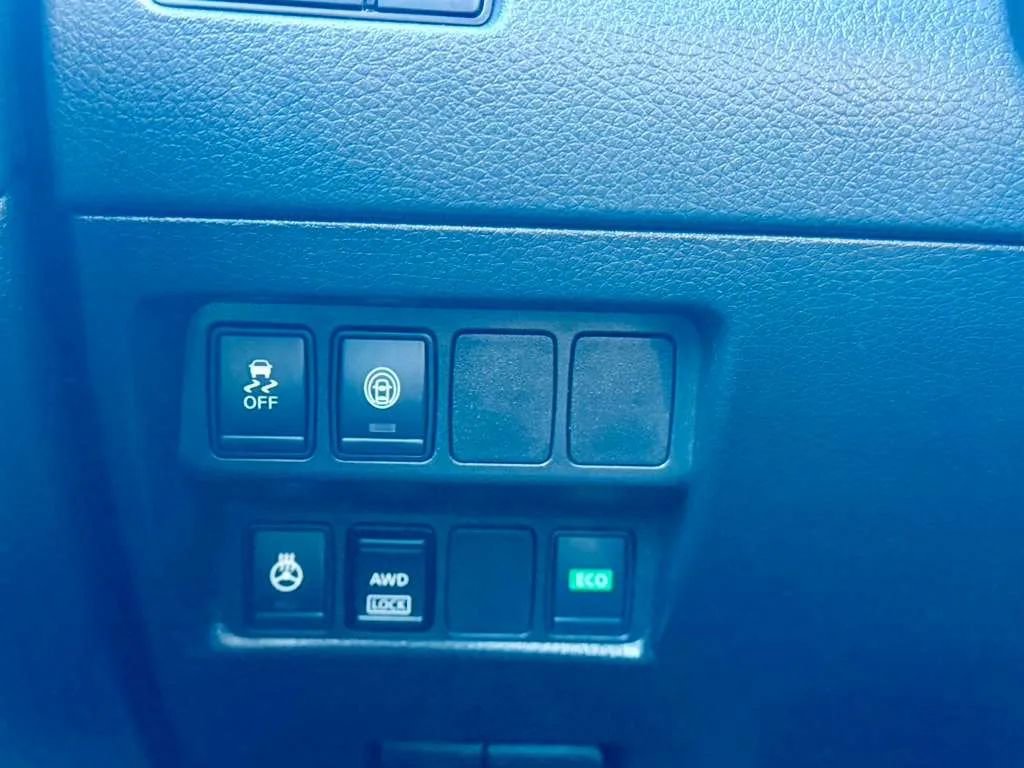 Used 2017 Nissan Rogue Sport SL w/ SL Premium Package image 14