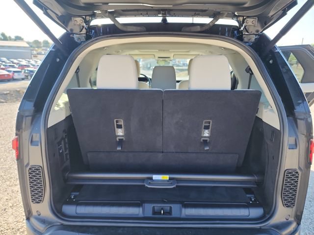 Used 2023 Land Rover Discovery S AWD/4WD image 14