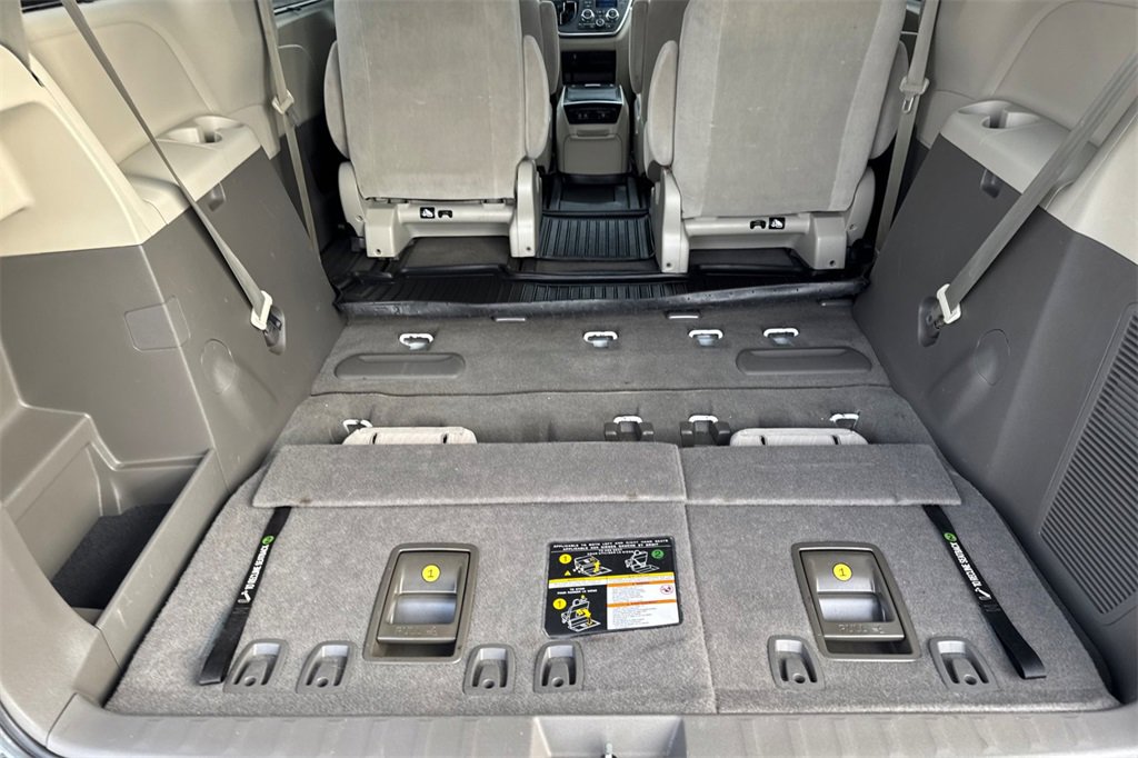 Used 2020 Toyota Sienna LE image 17