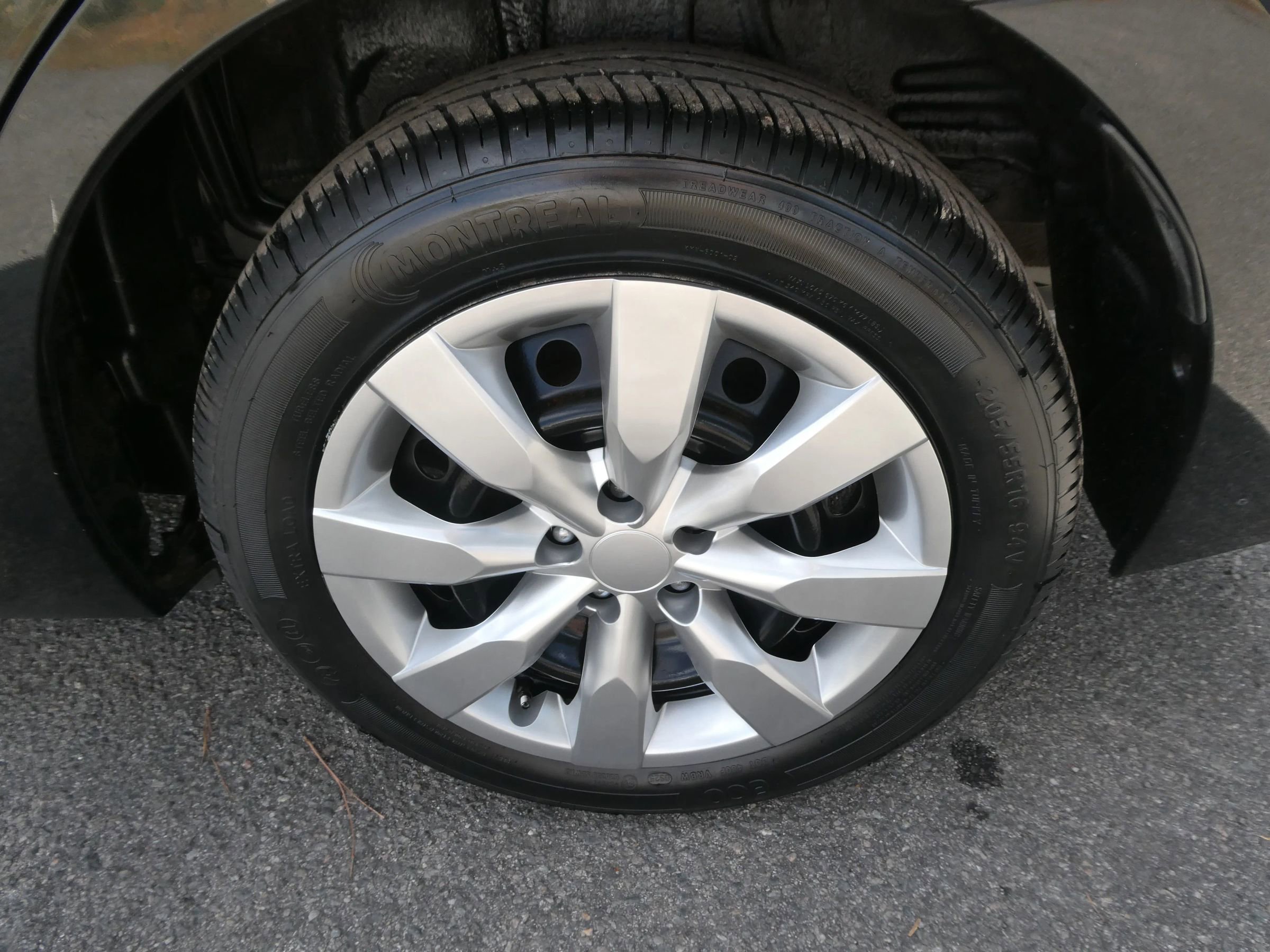 Used 2015 Toyota Corolla LE FWD image 31