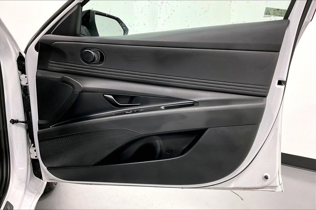 Certified 2025 Hyundai Elantra SEL image 22