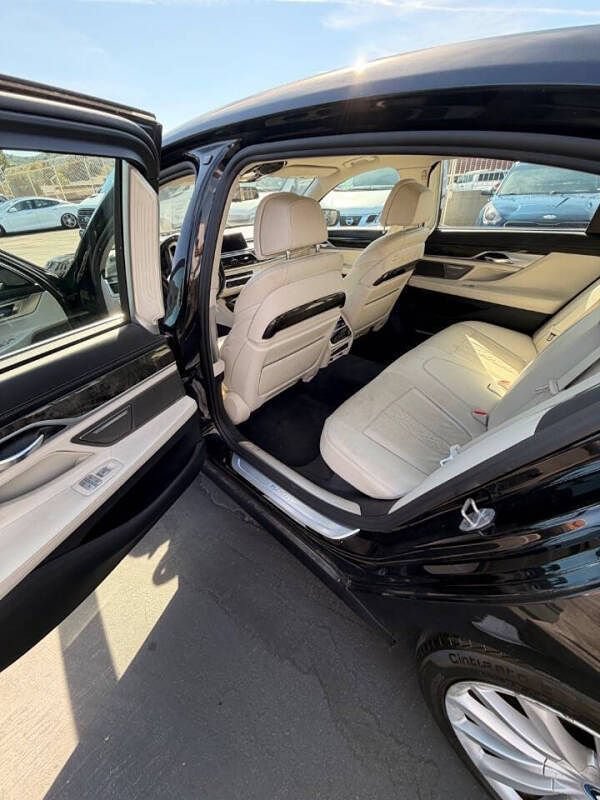 Used 2018 BMW 740e xDrive AWD/4WD image 13