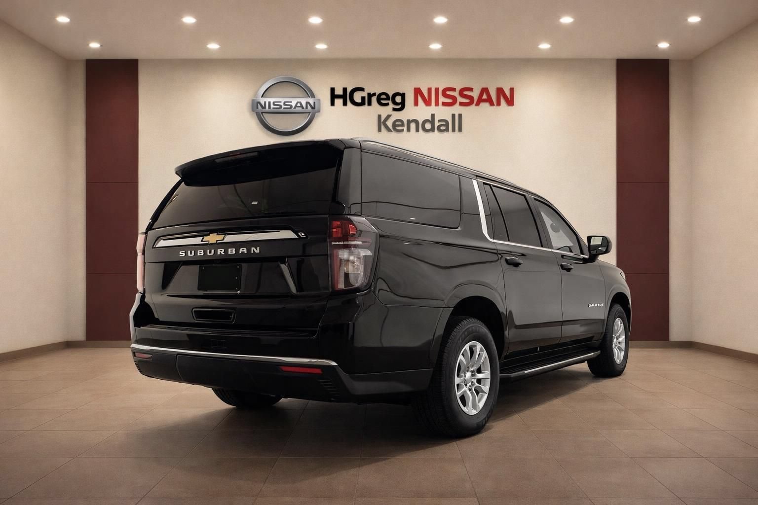 Used 2024 Chevrolet Suburban LS RWD image 4