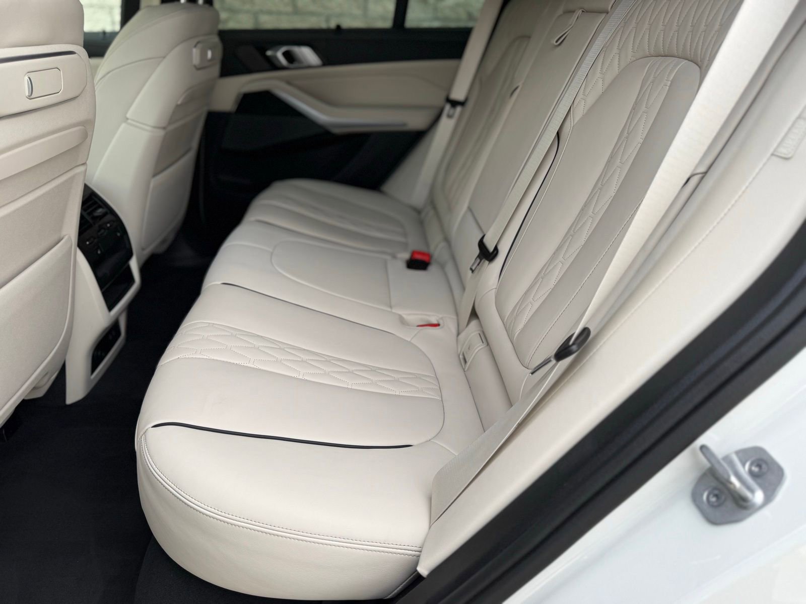 Used 2024 BMW X5 xDrive40i w/ Executive Package image 33