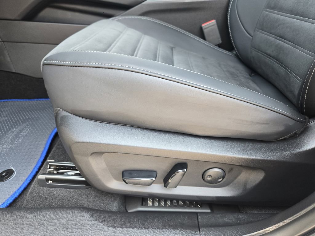 New 2025 Mitsubishi Outlander SE image 17