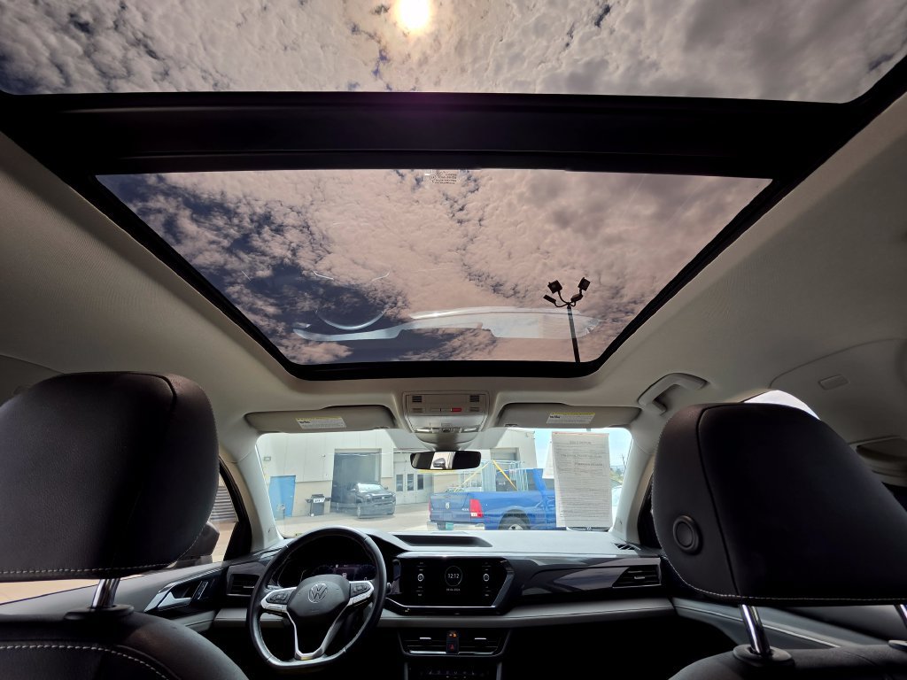 Used 2022 Volkswagen Taos SEL w/ Panoramic Sunroof Package FWD image 17