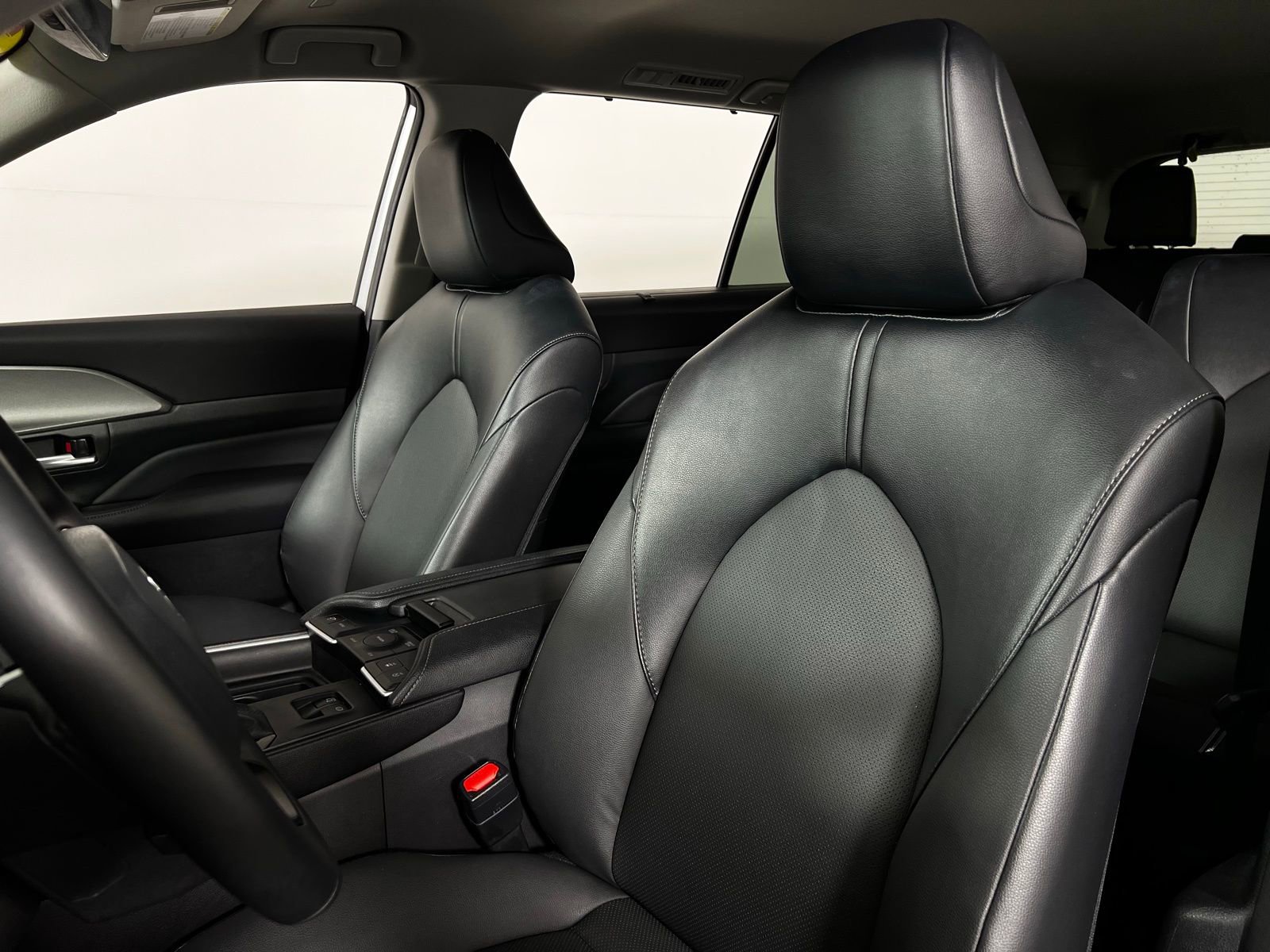 Certified 2025 Toyota Grand Highlander AWD image 13