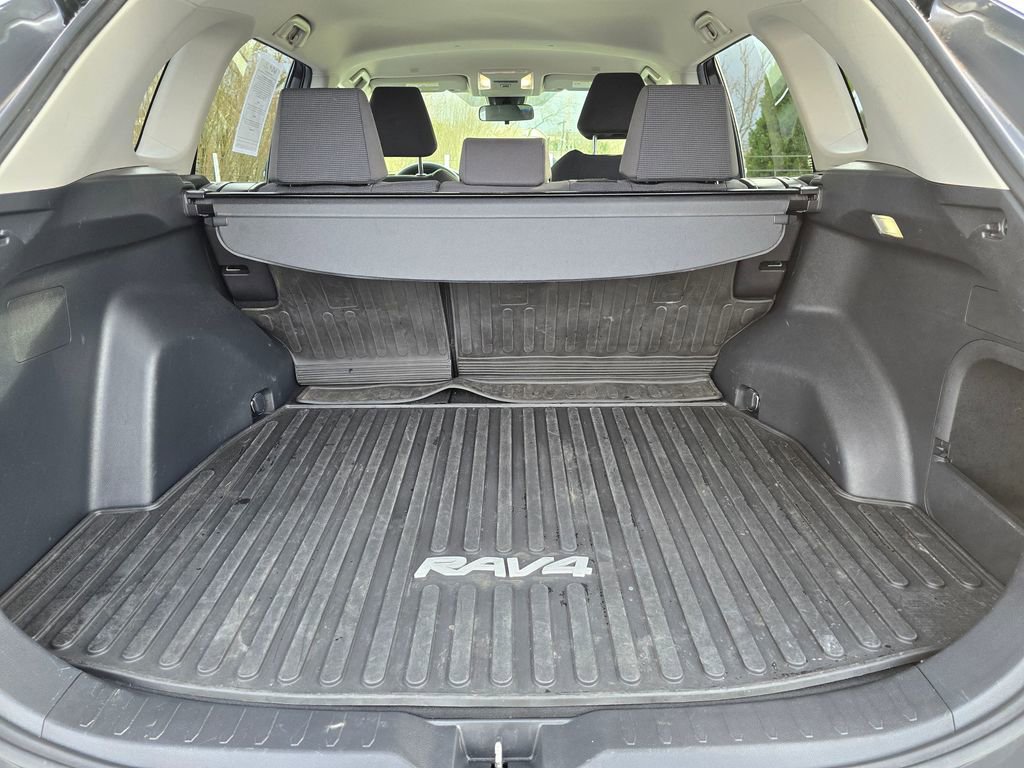Used 2023 Toyota RAV4 LE image 17