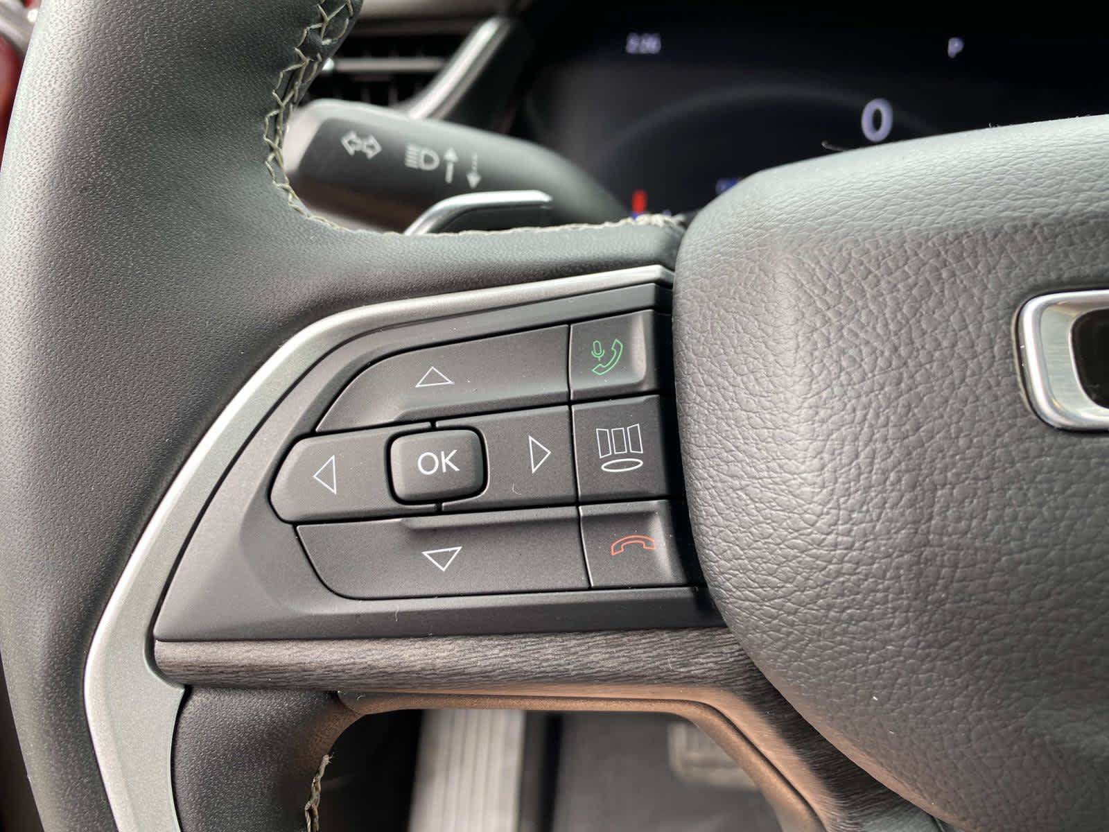 Certified 2023 Jeep Grand Cherokee Limited w/ Black Appearance Package AWD/4WD image 13