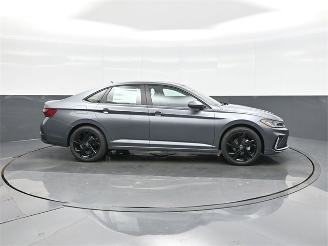 New 2026 Volkswagen Jetta SE image 8