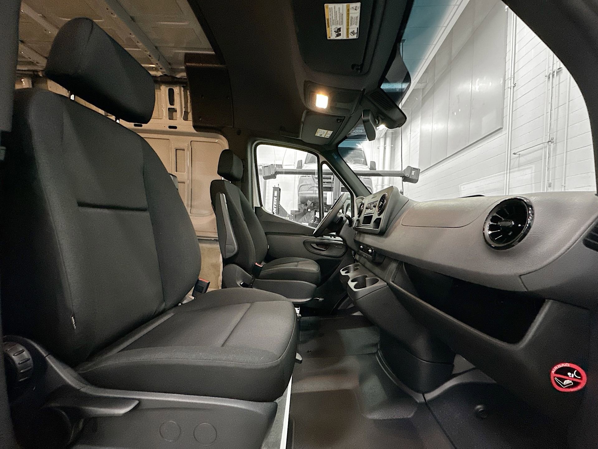 Used 2025 Mercedes-Benz Sprinter 2500 image 28