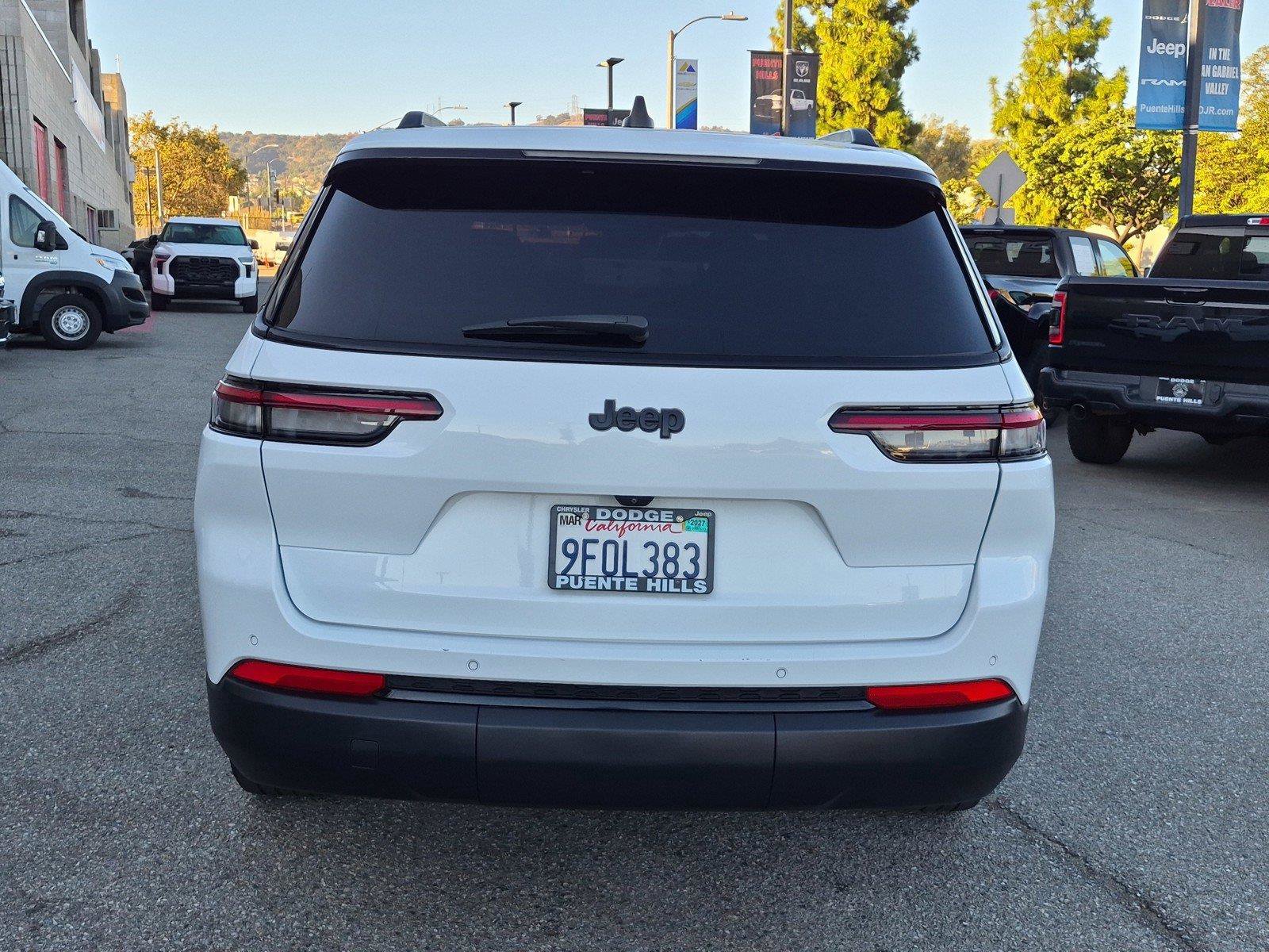 Used 2023 Jeep Grand Cherokee L Laredo RWD image 5