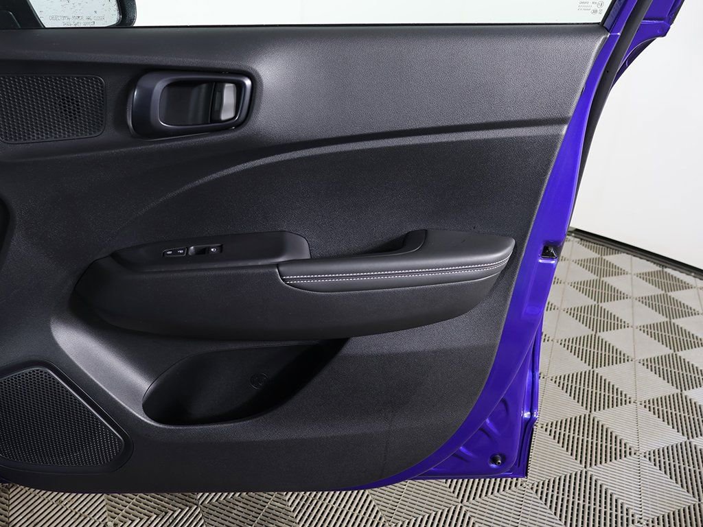 Certified 2025 Hyundai Venue Limited FWD image 23