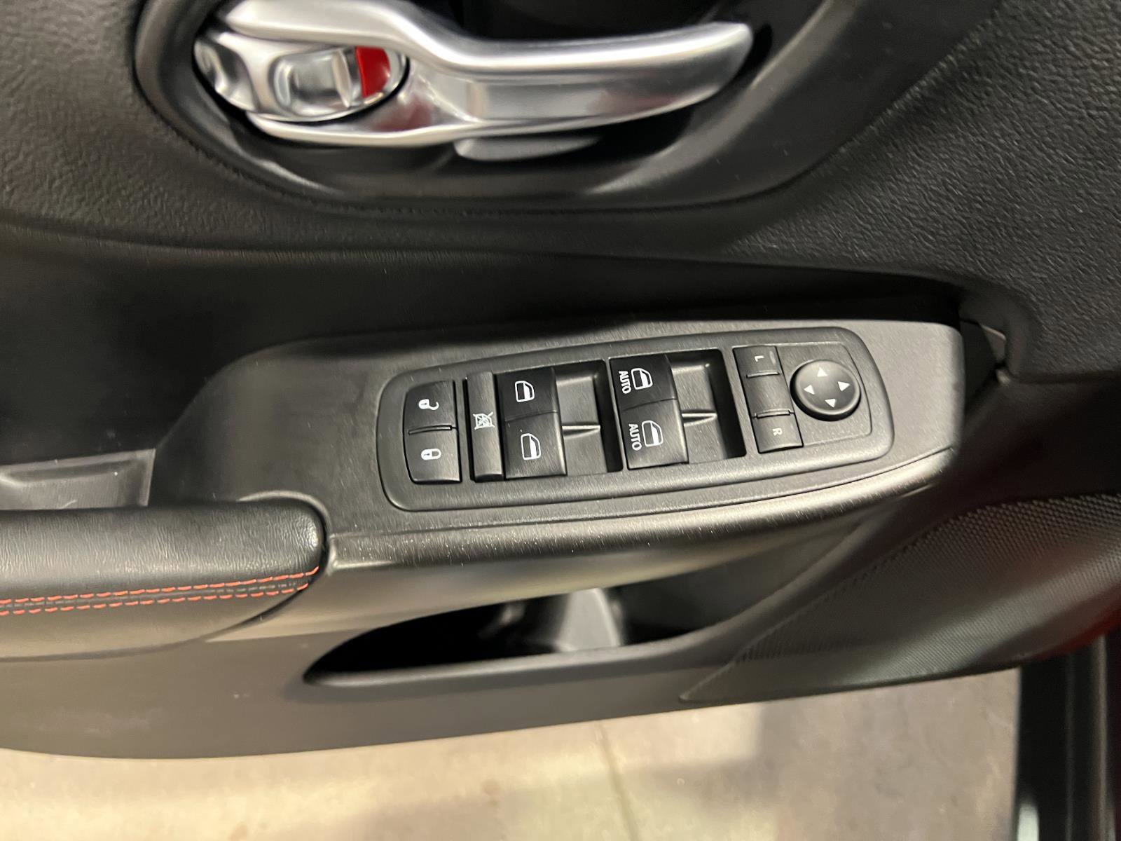 Used 2019 Jeep Cherokee Trailhawk w/ Cold Weather Group image 25