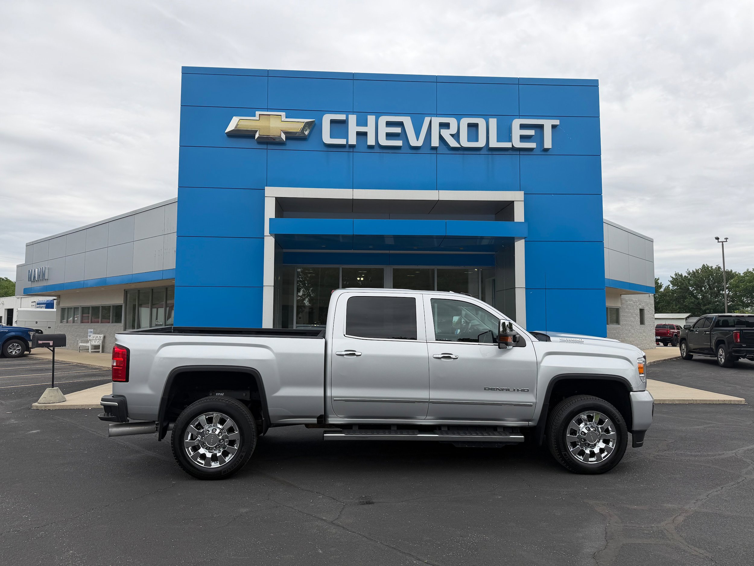 Used 2019 GMC Sierra 2500 Denali w/ Duramax Plus Package AWD/4WD image 1