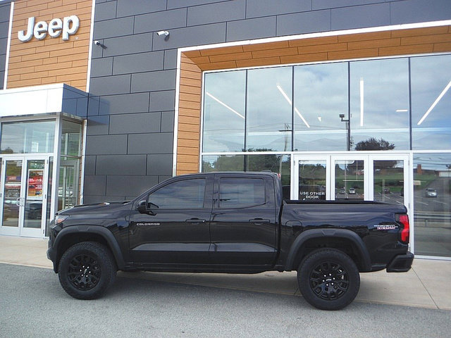 Used 2024 Chevrolet Colorado Trail Boss w/ Advanced Trailering Package AWD/4WD image 2