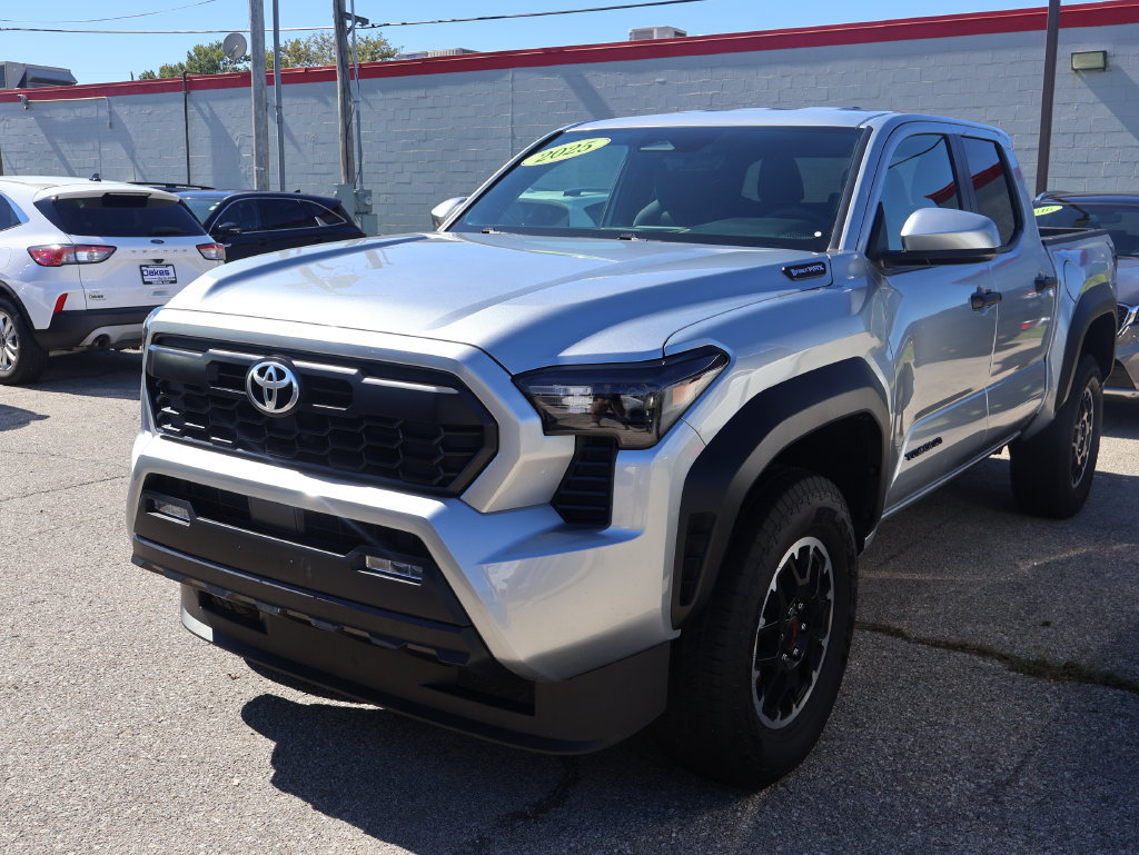 Used 2025 Toyota Tacoma TRD Off-Road AWD/4WD image 10
