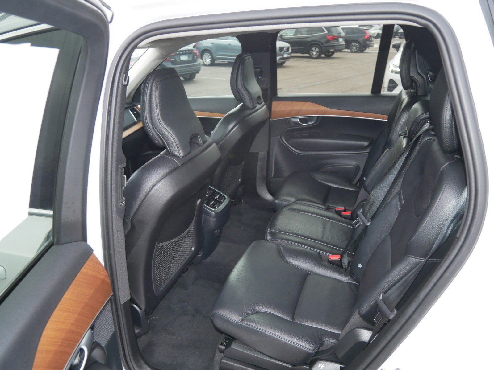 Certified 2024 Volvo XC90 B6 Core w/ Climate Package image 10