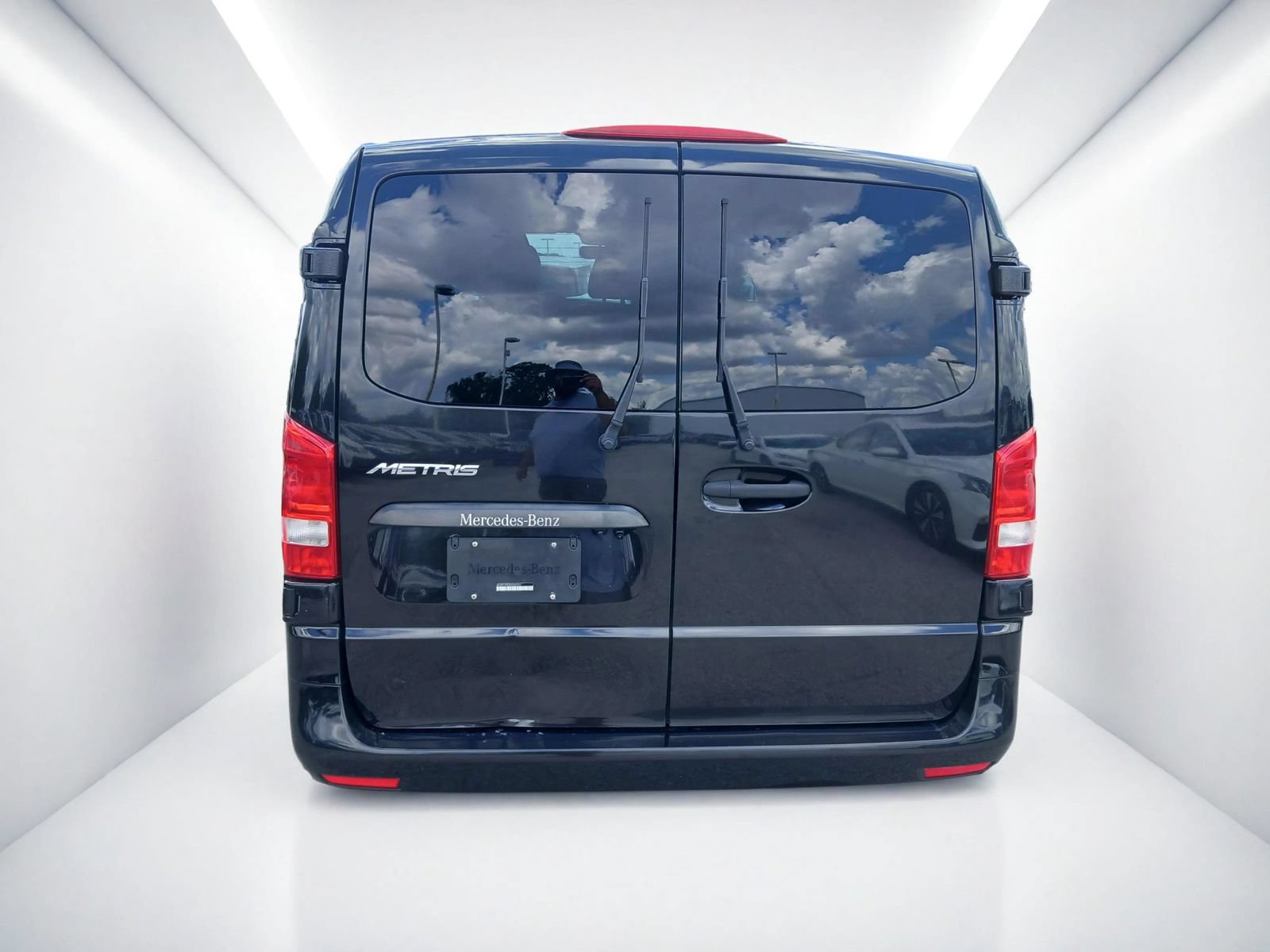 Used 2017 Mercedes-Benz Metris Passenger image 6