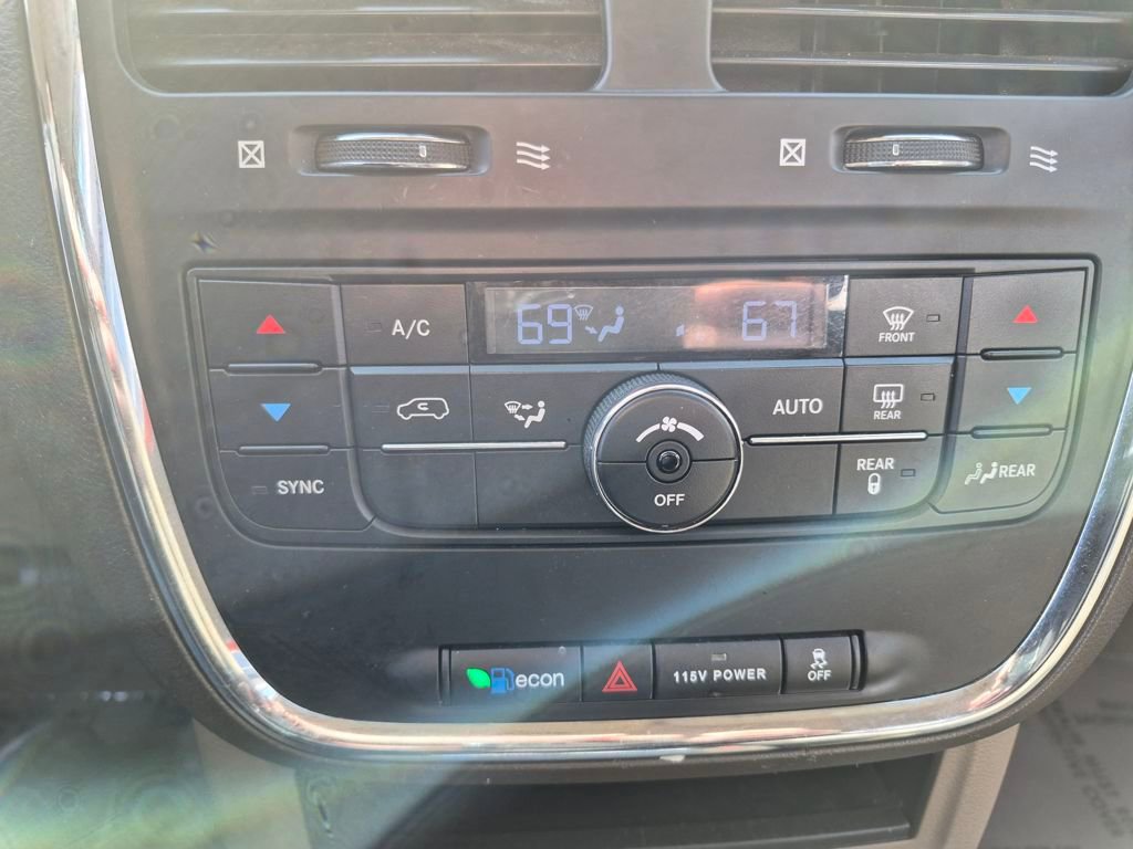 Used 2013 Chrysler Town & Country Touring image 16