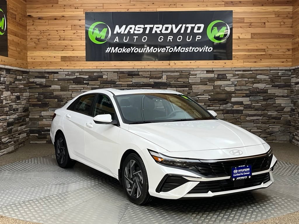 Used 2025 Hyundai Elantra SEL FWD image 2